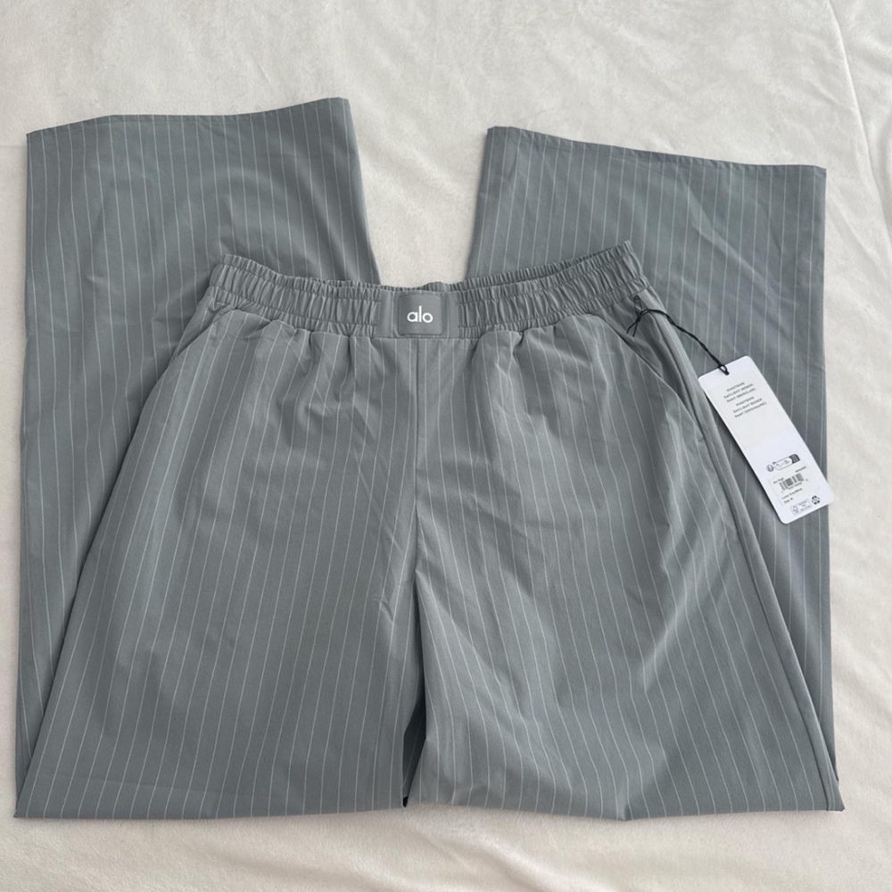 ALO Yoga Women’s Gray Striped Dress Pants - Picture 5 of 8